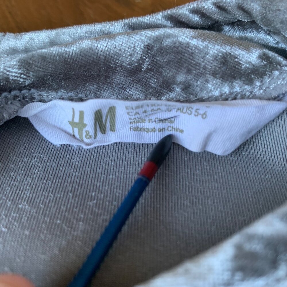H&M Crushed Velvet Dress  Girls 4-6 4T 5T Silver Grey Velour Pockets H And M - Picture 5 of 6